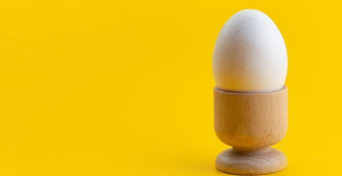 Comment ouvrir un œuf à la coque sans Toqueur ?